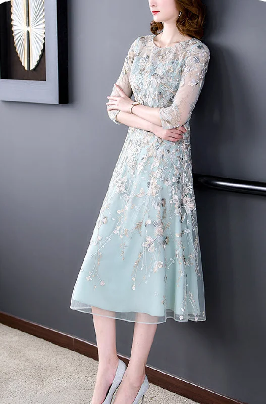 New Dress Palace Style Embroidery Elegant Half Sleeve Midi Dress High-End Crew Neck Dress